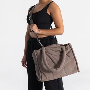 Thirty years drift tote in “clay”